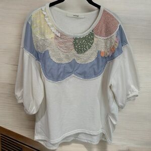 Rivet & Surge Three Dimensional Scallop Detail with Puff Sleeves Top Size M